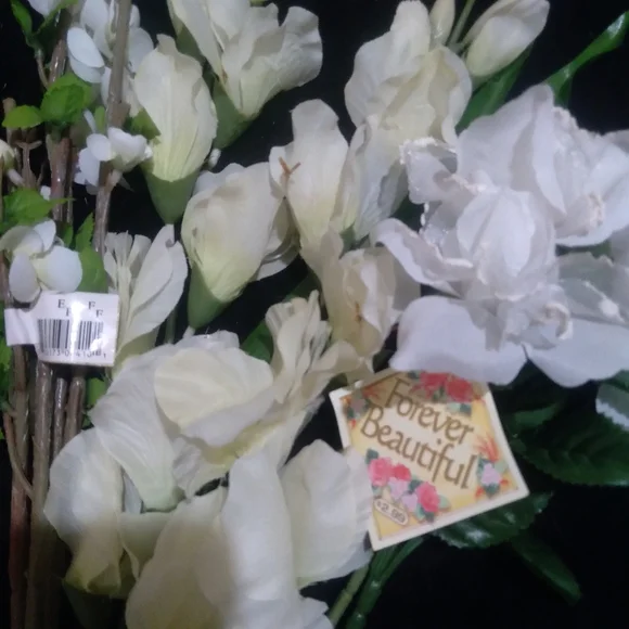 Easter lilies, baby's breath and various other varieties of faux flowers - Picture 11 of 11